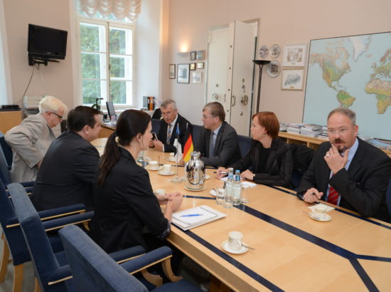 Riigikaitsekomisjoni esimees Mati Raidma kohtus Saksamaa Bundestagi kaitsekomisjoni esimehe dr Hans-Peter Bartelsiga